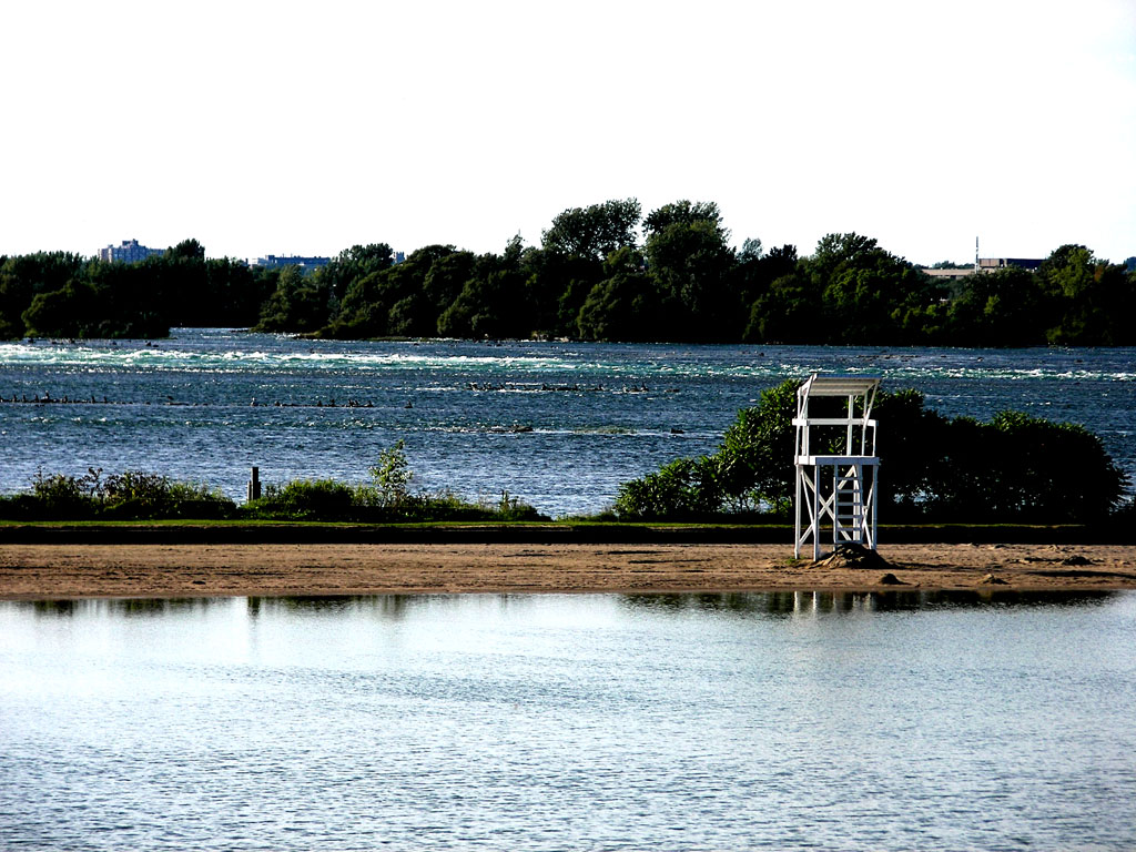 A man made beach. The water is not directly from the Saint-Laurent river. Thank god because I'd never swim in that.